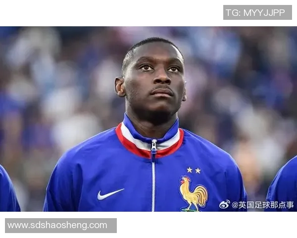 足球明星下巴特写图片欣赏展现运动员魅力与风采